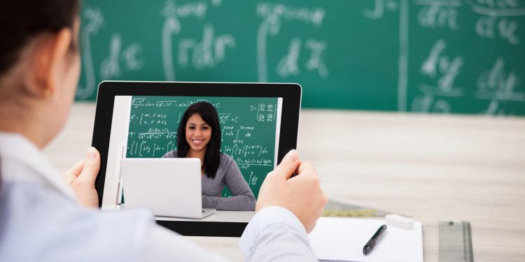 Contributi alle famiglie per mutuo e strumenti e-learning